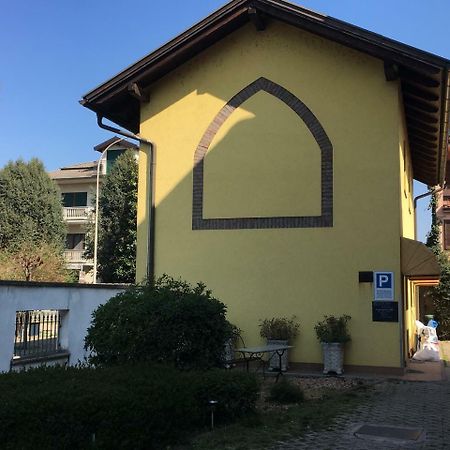 Hotel Il Pino Garlasco Bagian luar foto