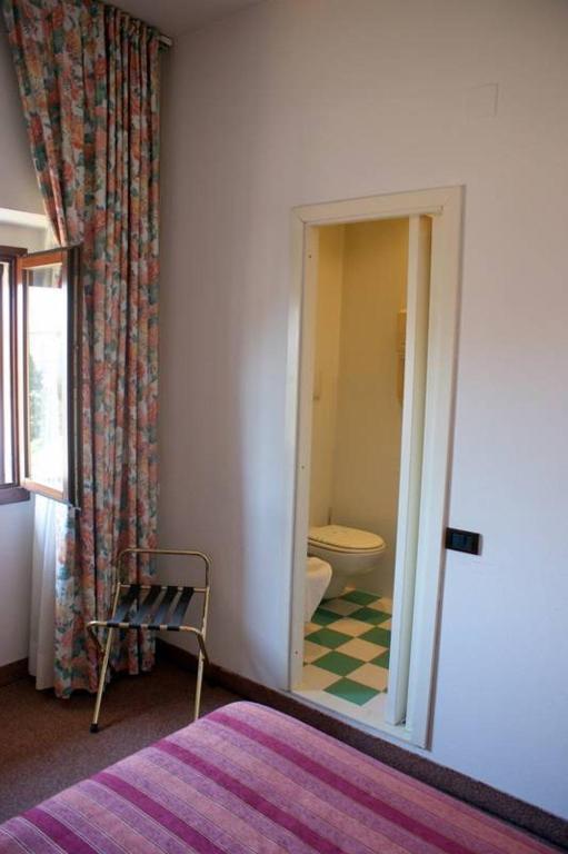 Hotel Il Pino Garlasco Ruang foto